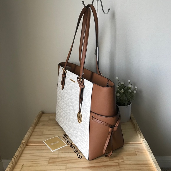 🌼Michael Kors Purse - Picture 3 of 11